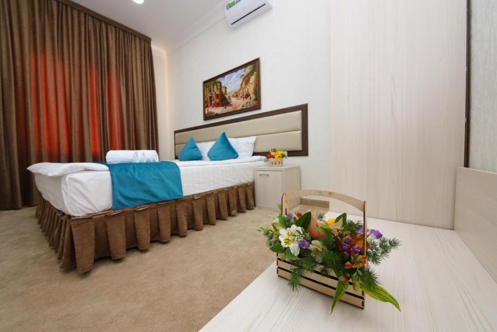 Hotel Globus Tasken Kültér fotó